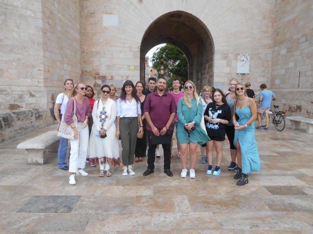 Can AI Replace Teachers? The Truth About Machine vs Human Learning in 2026